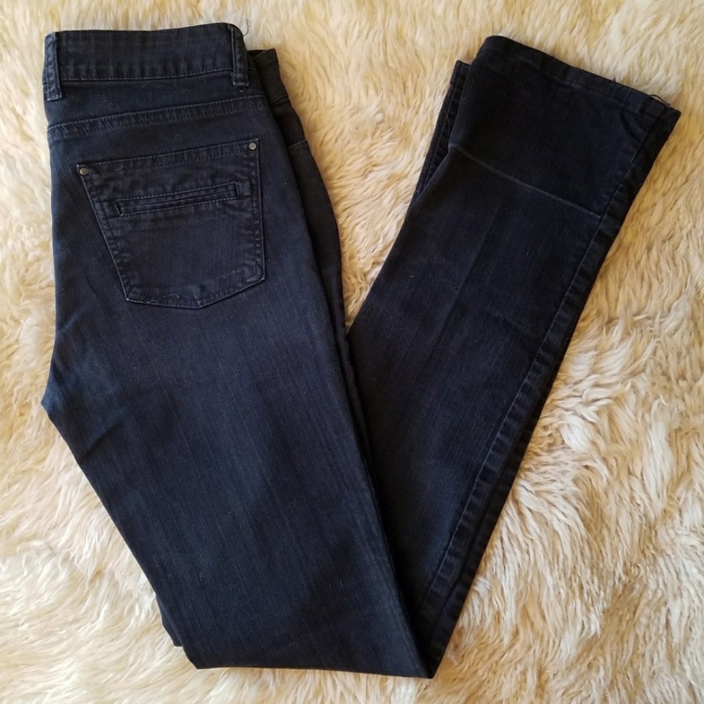 ZARA BLACK JEANS DISTRESSED WITH THAT STRETCH!